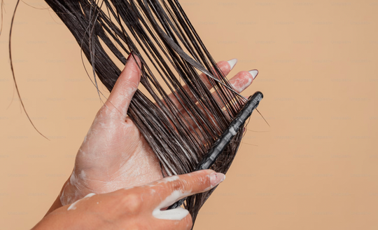 🫧 Co-washing : l’alternative douce pour nettoyer vos cheveux en douceur