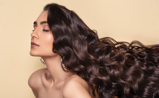 ✨ 5 gestes simples pour améliorer la santé de vos cheveux.