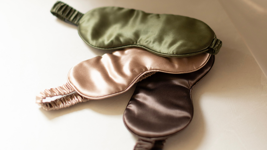 Masques de sommeil en soie biologique.