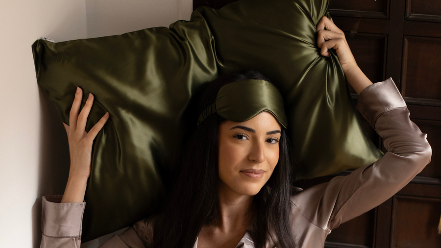 Coffret composé de 1 taie d'oreiller et 1 masque de sommeil en pure soie