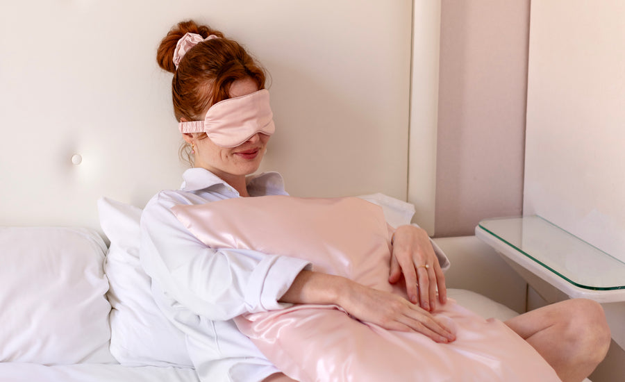 Coffret composé de 1 taie d'oreiller et 1 masque de sommeil en pure soie